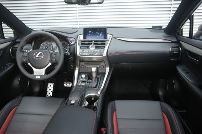 Kaotikus a funkciók kiosztása a műszerfalon és a középkonzolon