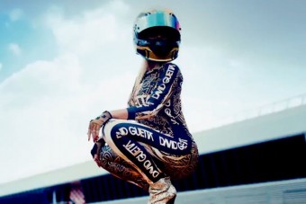 F1-es versenyző bőrébe bújt David Guetta