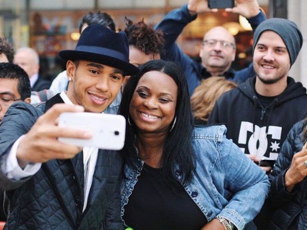 F1: Hamilton New Yorkban pörgött