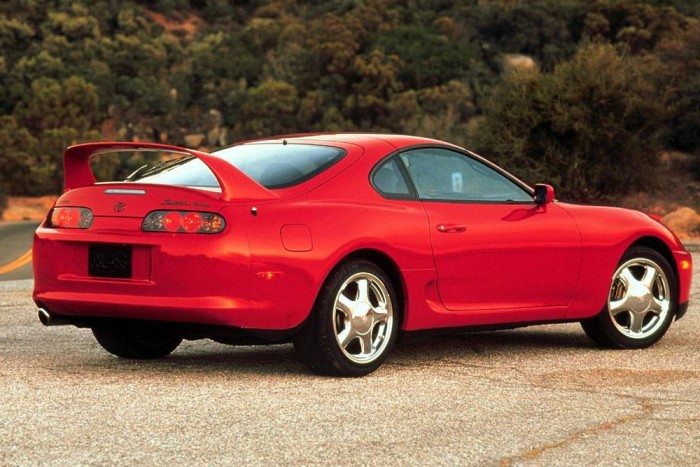 Toyota Supra Turbo - Gyárilag egész vállalható méretű és formájú szárnnyal gyártották az autót. 1993-ban hallhattuk először üvölteni az utakon. 