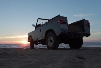 Land Rover a homokban