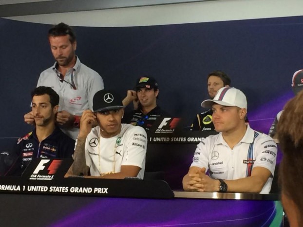 F1: Ricciardo eszement bajusszal arat