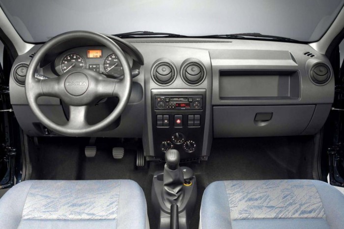 Nagy biznisz a legolcsóbb autó 9 | Vezess Ez az igazi fapados verzió, légzsák nélkül, a román belpiacra