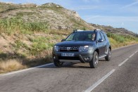 Eleve igen jó profitot termel a Dacia, de az igazi nagy kasza Renault néven, drágábban árulni a Dustert