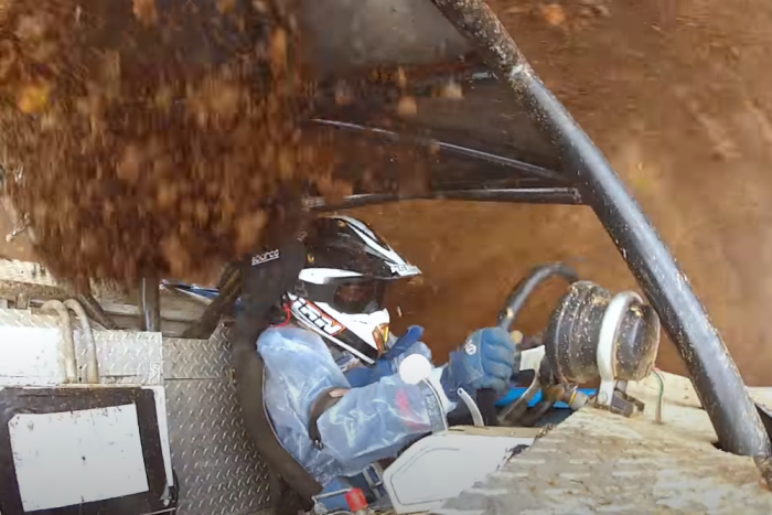 Ezt látnod kell! – Menet közben esett le a kormány