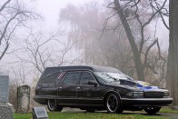 Eredeti funkcióját teljesen megőrizve alakították át az 1996-os Chevrolet Caprice-t. A motortérbe 6.0 literes, GM V8-as blokkot raktak, ami 3 másodperc alatt gyorsítja 100 km/órára a kegyeleti járművet, amely simán eléri a bő 250 km/órát. Ezeket az adatokat, és a videót elnézve, valószínűleg a világ leggyorsabb halottaskocsijáról van szó.