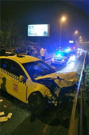 Friss képek a gyorsforgalmin történt súlyos balesetről 4