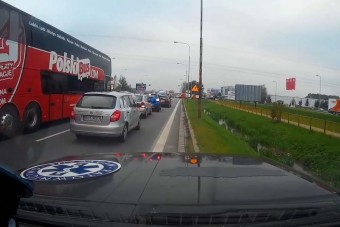 Saját autójával sietett életet menteni a mentős