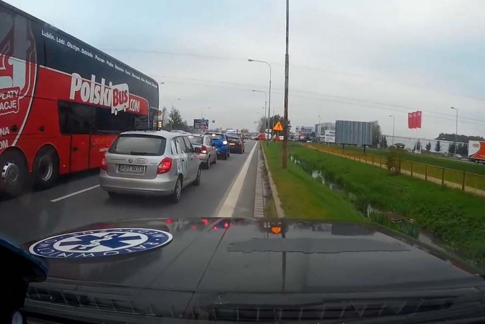 Saját autójával sietett életet menteni a mentős