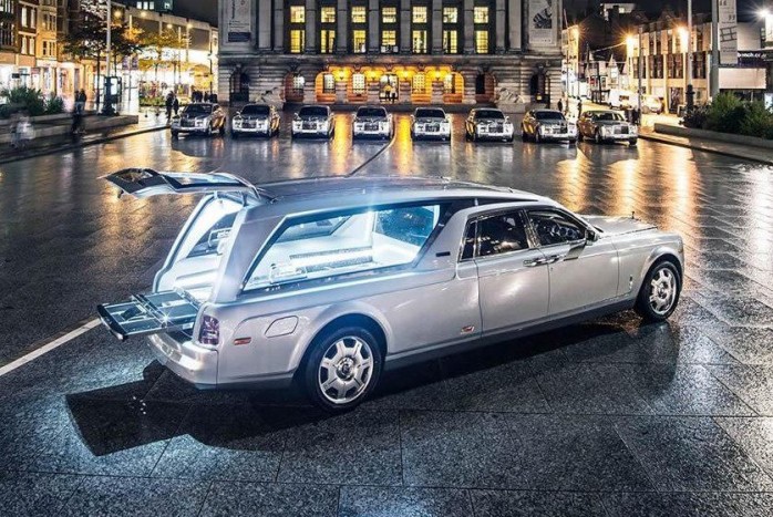 Stílusos távozás: Rolls-Royce halottas kocsi 7