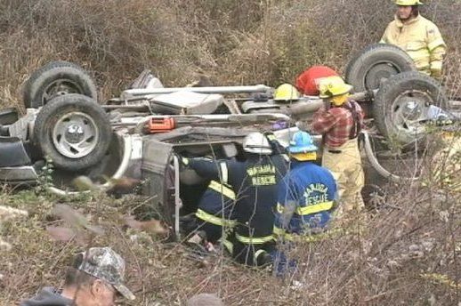 Szakadékba zuhant, 17 órán át volt autója foglya 6