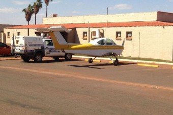 Repülővel ment a kocsmába, lecsukták