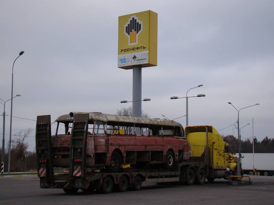 Veterán Ikarusra bukkantak egy orosz erdőben 14