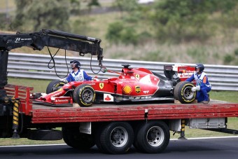 F1: Kaotikus edzésen oltott tüzet Alonso