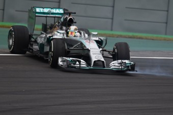 F1: Hamilton nem bír Rosberggel