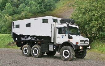 Nagy kofferbe jó pakolni