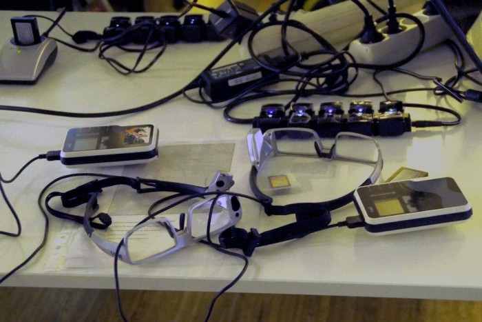 Ez itten kérem húszmillió forint, a szemüvegekhez tartozó szoftverekkel együtt