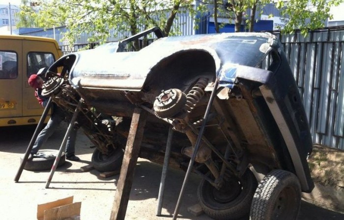 Ez a Lada Niva poraiból támadt fel, és lett partiállat 3