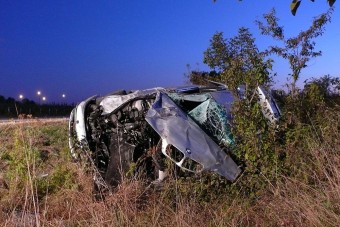 Három autó ütközött a négyesen, teljes útzár