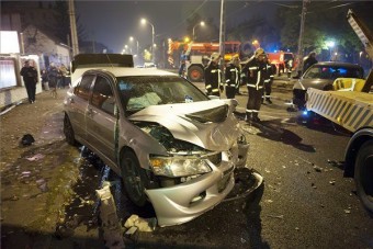 Friss képek a súlyos angyalföldi balesetről