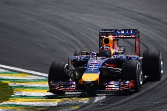 F1: Vettel megint benézte a négyes kanyart