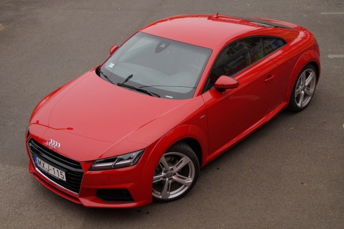 Az új TT mentes nagypapája bumfordiságától, agresszív, pengeéles tekintetű ölőgép