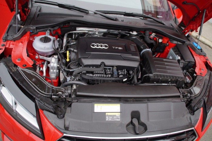 A kétliteres TFSI 230 lóerőre húzva dübörög a TT-ben