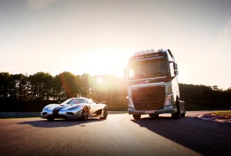 Nyergesvontatóval a leggyorsabb sportautó ellen