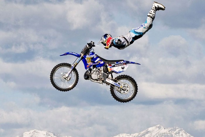 Halálugrás motorral, 114 méter a levegőben