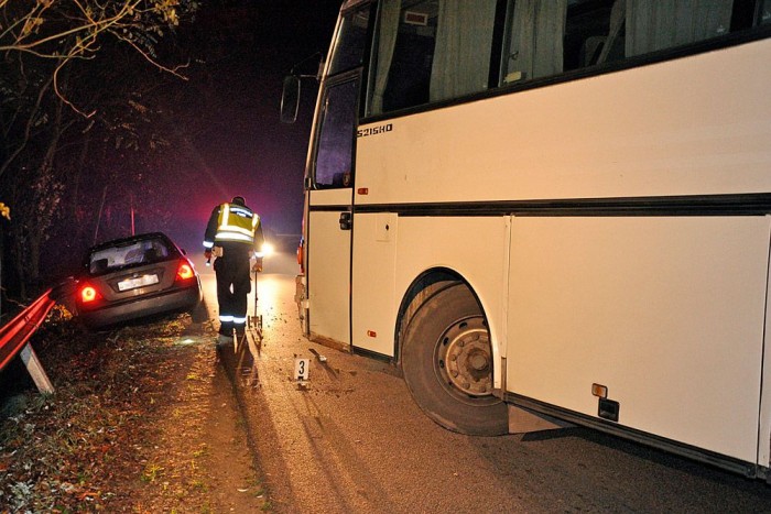 A szalagkorláton végezte az üldözött autós 4