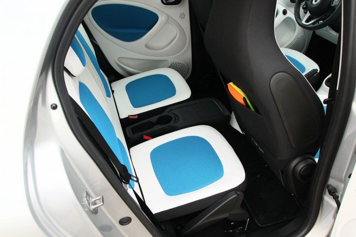 A hátsó ülőlapok fordíthatók, hogy még több hely legyen