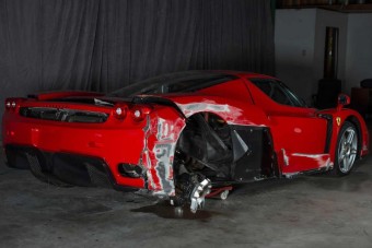 Törött Ferrari Enzo áron alul eladó