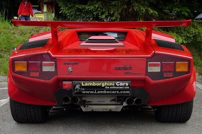 Ennél nincs lejjebb: meztelen celebbel incselkedik a Nissan 10 | Vezess Lamborghini Countach (1974-1990)