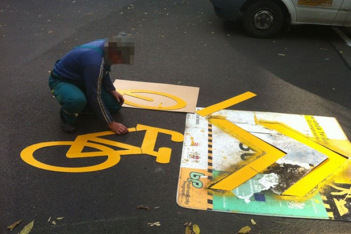 Érdes, baromira strapabíró anyag