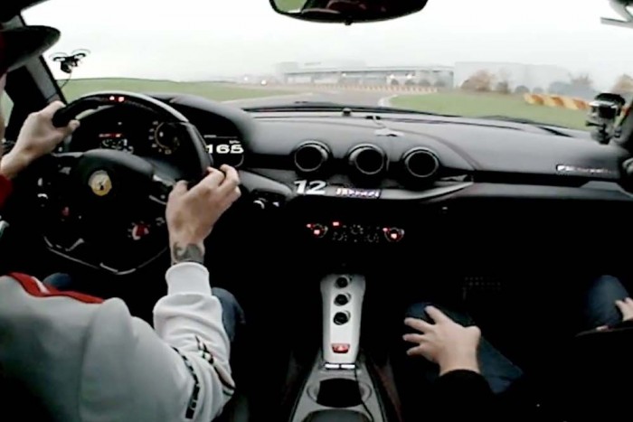 F1: Ilyen amikor Kimi Räikkönen elvisz egy körre