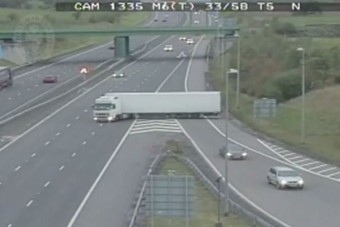 Spórolt az útdíjon, börtönbe megy a kamionos