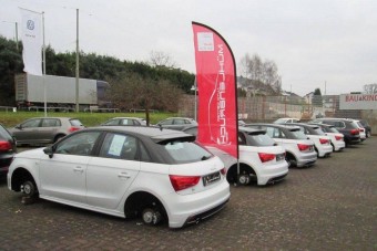 Keréktolvajok fosztottak ki egy márkakereskedést