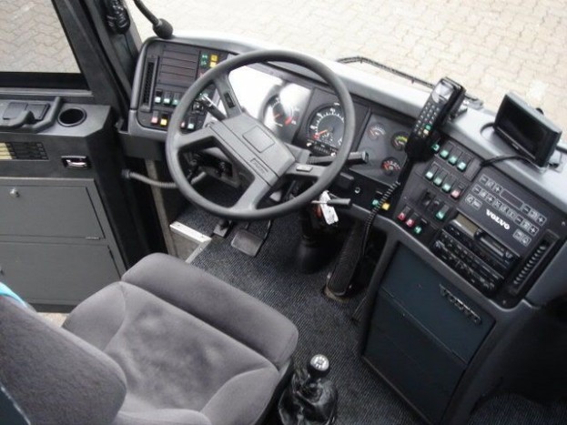 A fotó illusztráció, a BKV-s különjárati Volvó vezetőállása nem egészen ilyen 