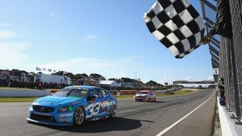 Dráma! - Méterekkel a cél előtt fogyott ki a benzin