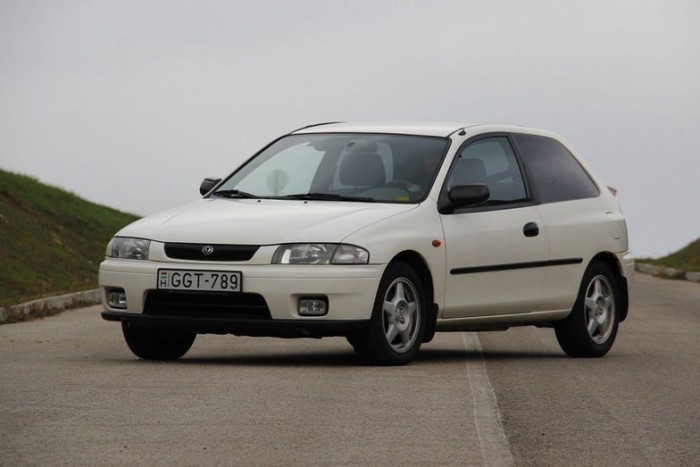 Használt japán autók 800 ezer forintig 8 | Vezess Almera, Lancer, Corolla vagy épp a 323: az egyívású japán autók hasonlóan megbízható technikát kínálnak, egészen kevés pénzért