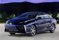 Hidrogénnel megy a 20 milliós Toyota 22