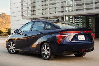 Hidrogénnel megy a 20 milliós Toyota