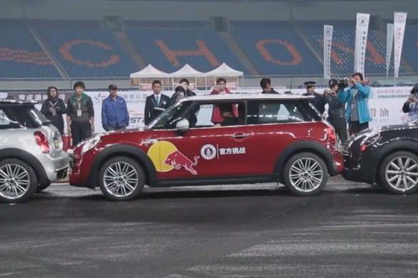 Amíg nem tudsz így parkolni, inkább halgass!