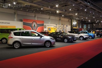 Megnyitott a budapesti autókiállítás