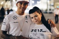 F1: Magyar lánnyal pózol Hamilton 2