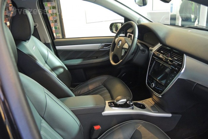 Mercedes kínai ruhában 8 | Vezess Kifejezetten jó vezetni a Denzát. A végsebessége villanyautós szinte nagy, 150 km/óra