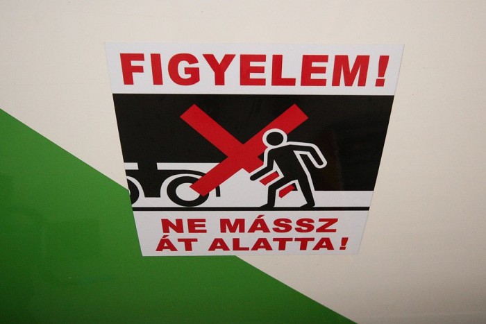 Felrobbanhat egy benzinkút? 11 | Vezess Nemcsak tilos, nem is érdemes bemászni alá. Nincs ott semmi izgalmas