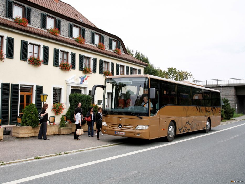 A második generációs modell bemutatását követően a Mercedes-Benz piacra dobott egy intercity változatot is