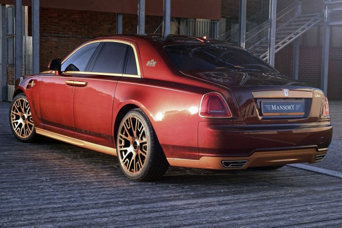 Gombnyomásra vadul be a Rolls-Royce 6