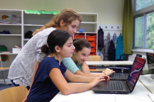 Bárki jelentkezhet a Mercedes iskolájába